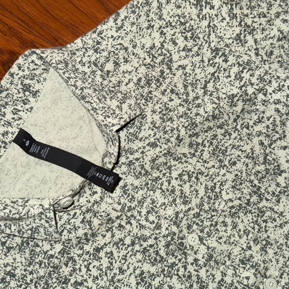 Lululemon Commision Long Sleeve Shirt in Green Fern / Smoked Spruce - Picture 4 of 15